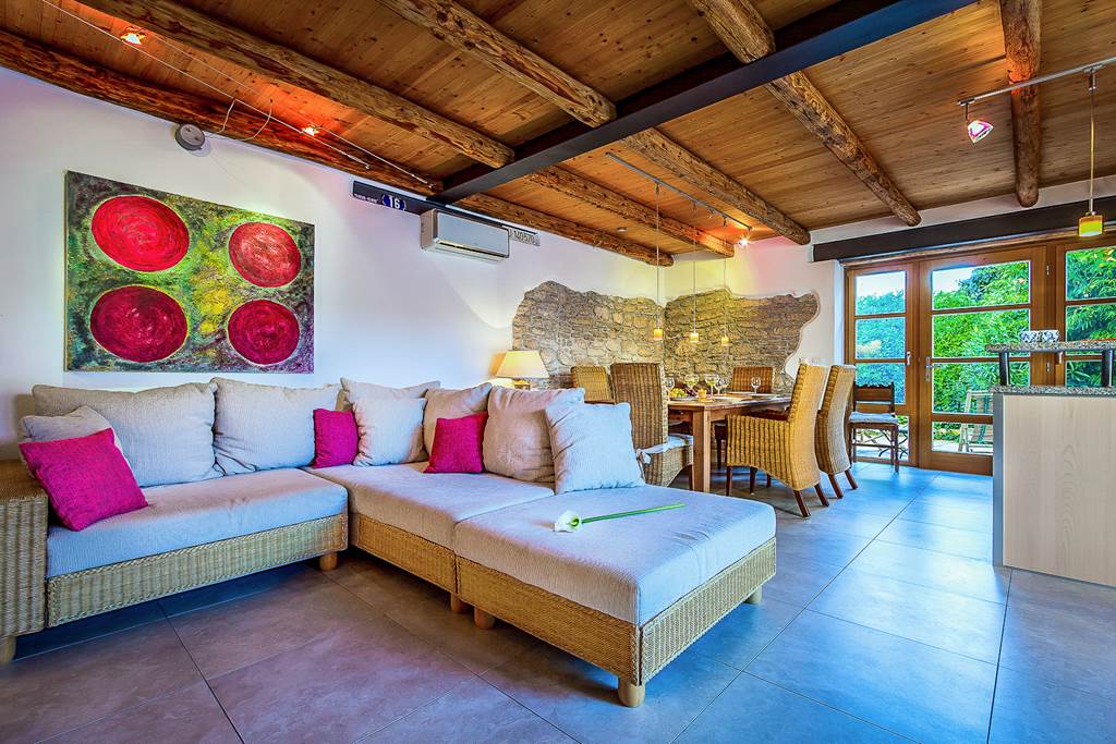 PUY_86399_Villa_Perla_Sisan_1123_06.jpg