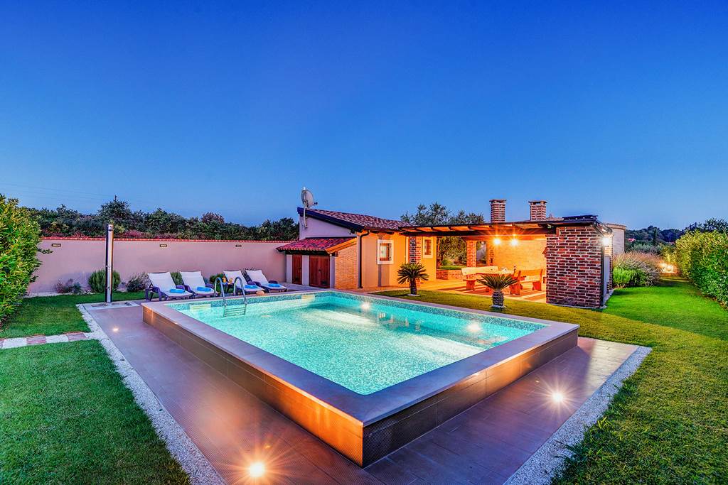 PUY_86391_Villa_Idlewood_1123_03.jpg