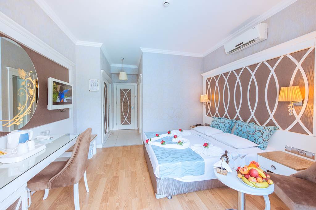 DLM_75707_Ocean_Blue_Hotel_0817_12.jpg