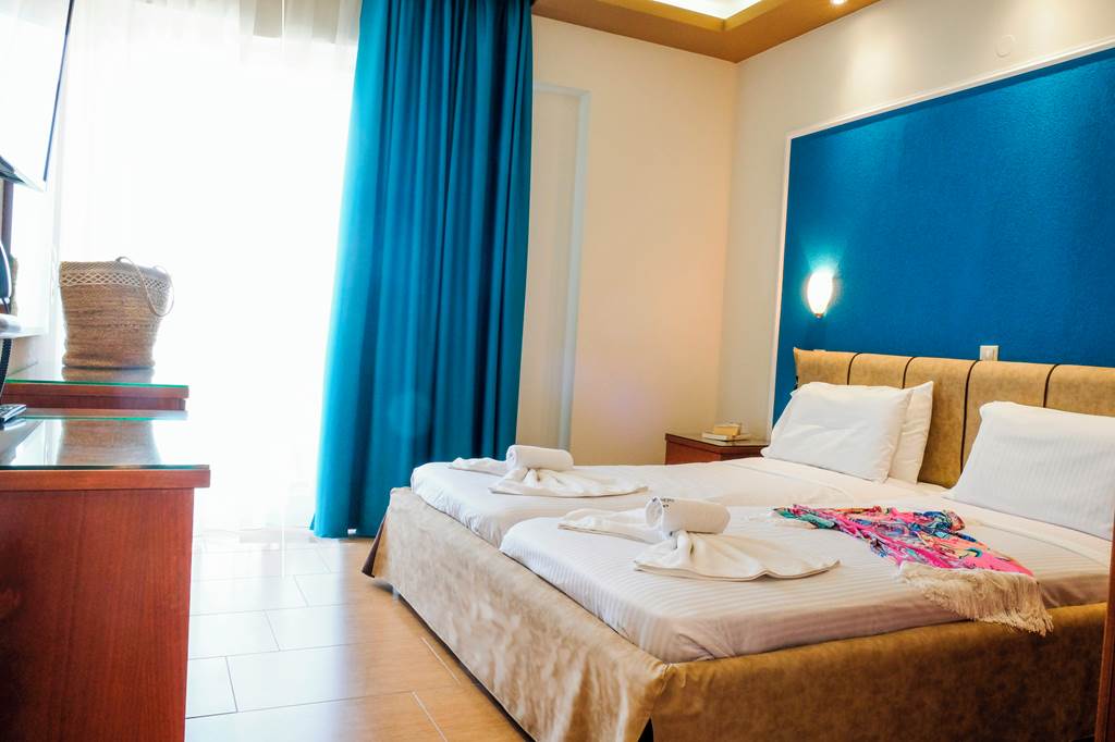 SKG_74102_Royal_Hotel_&_Suites_0523_02.jpg