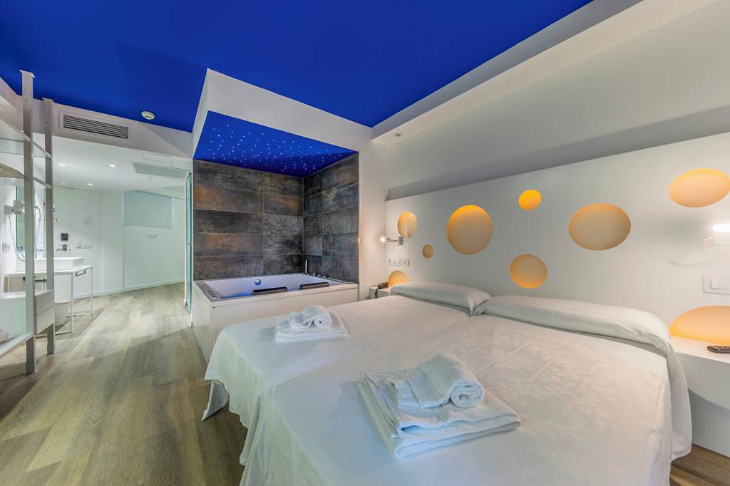PMI_87744_Hotel_Triton_Beach_0524_04.jpg