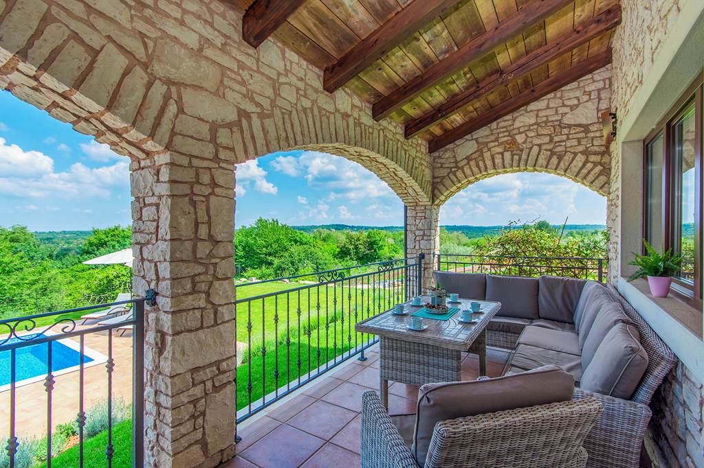 PUY_87633_Villa_Lightwood_0524_14.jpg