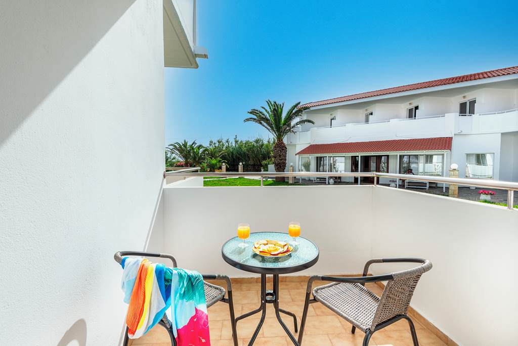 CHQ_84431_Mrs_Chryssana_Beach_Hotel_1122_04.jpg