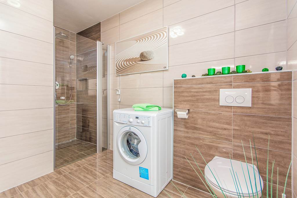 PUY_87633_Villa_Lightwood_0524_08.jpg