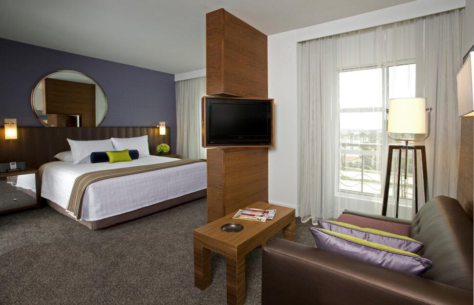 Hyatt-Centric-The-Pike-Long-Beach-1.jpg