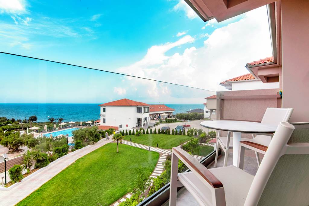 SKG_78576_Sonia_Resort_0619_04.jpg