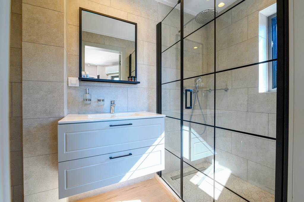 KLX_85488_Kannas_Luxury_Suites_0423_06.jpg