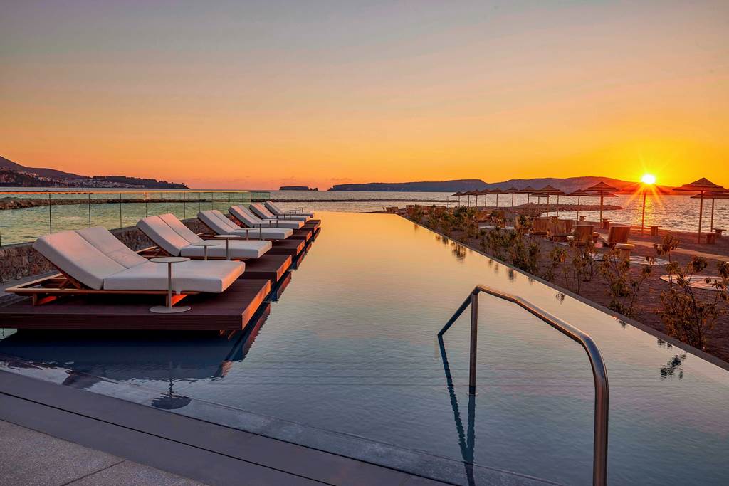 KLX_85207_W_Costa_Navarino_0323_16.jpg
