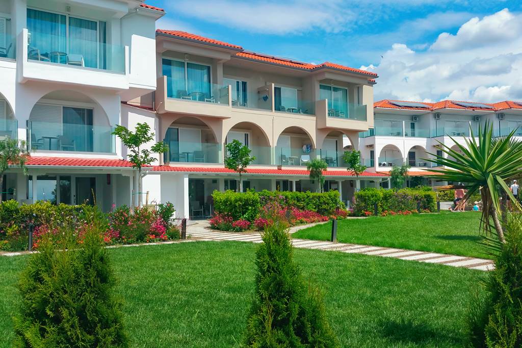 SKG_78576_Sonia_Resort_0619_03.jpg