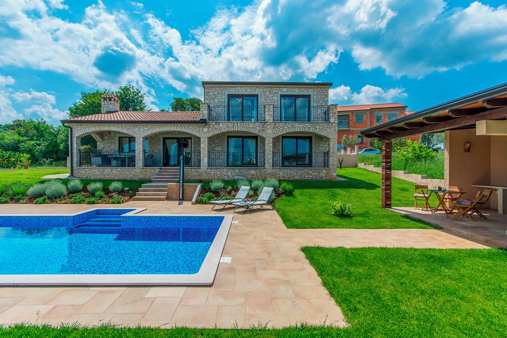 PUY_87633_Villa_Lightwood_0524_11.jpg