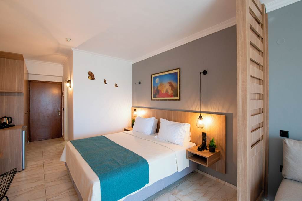 CHQ_80642_Selini_Suites_0224_21.jpg