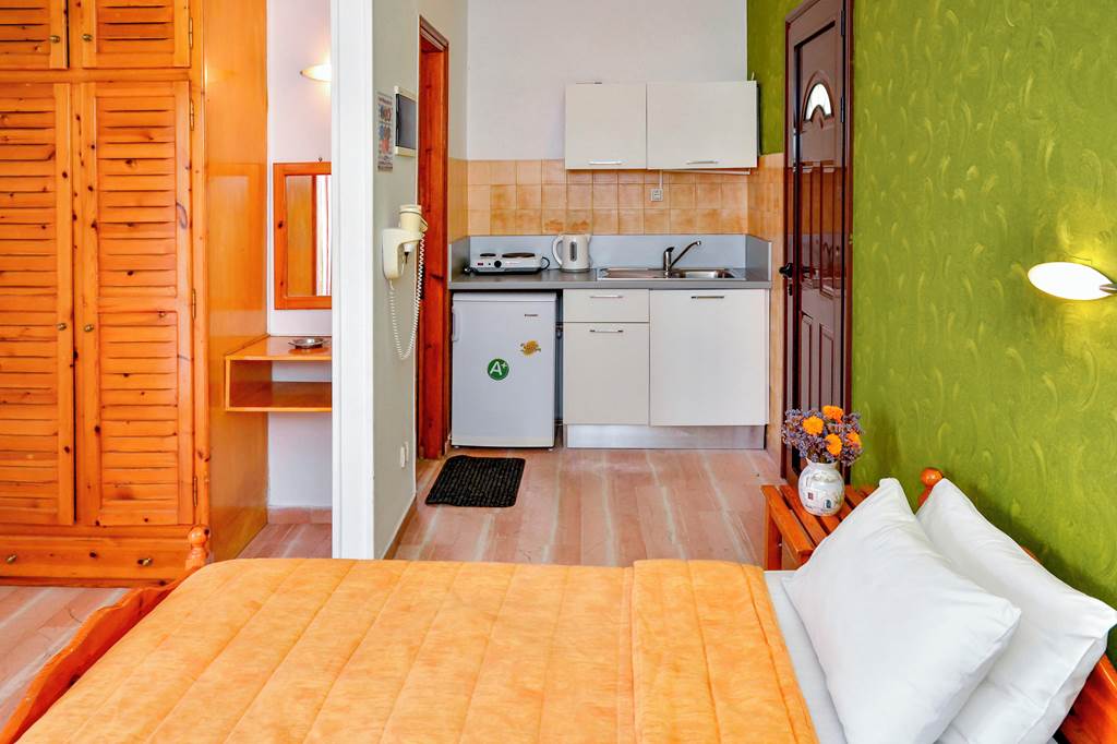 JSI_82931_Nicolas_Studios_&_Apartments_0321_06.jpg