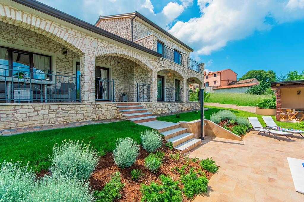 PUY_87633_Villa_Lightwood_0524_13.jpg