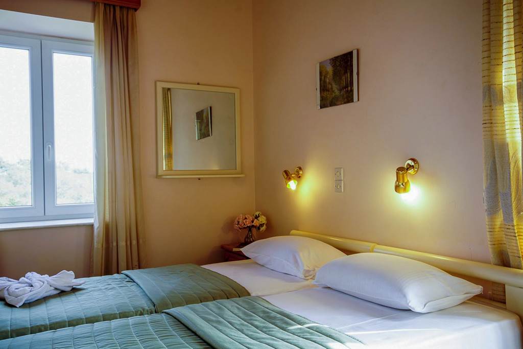 MJT_86619_Iris_Hotel_1123_08.jpg