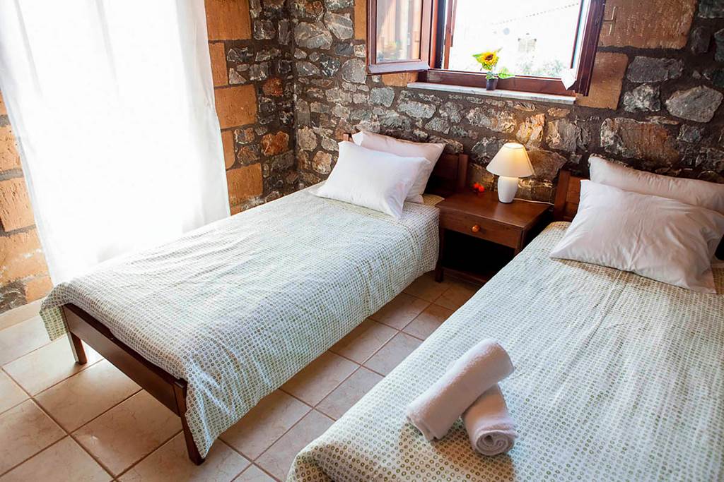 KLX_85780_Io_Villas_0823_07.jpg