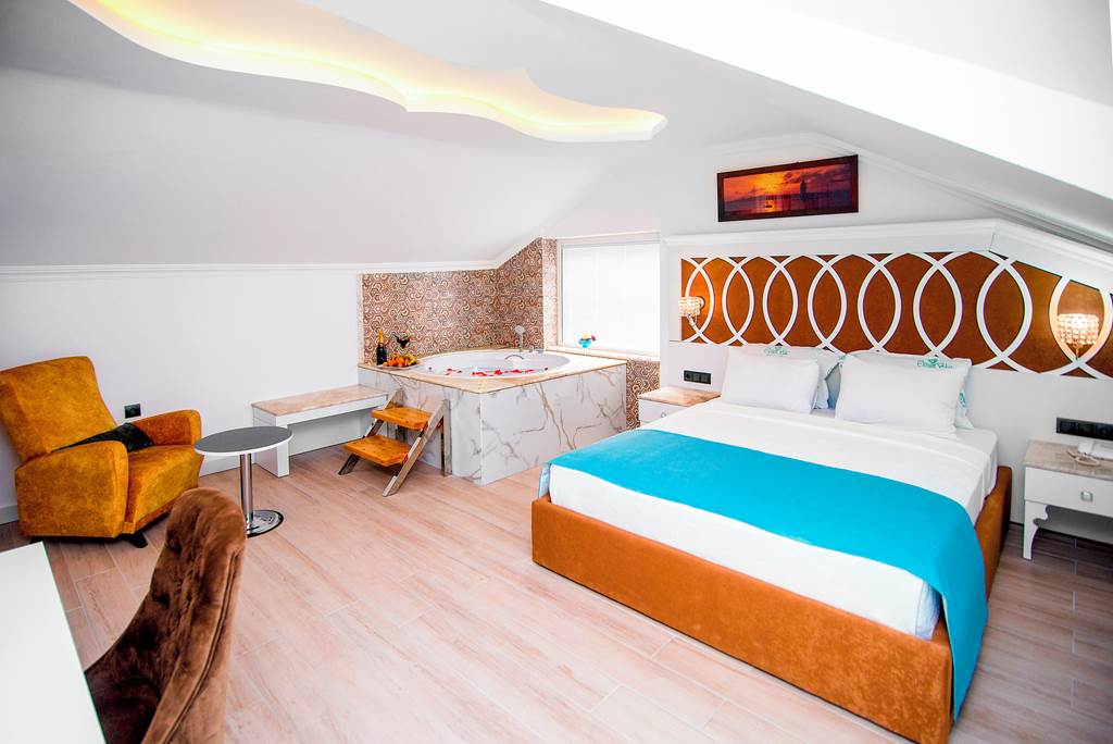 DLM_75707_Ocean_Blue_Hotel_0619_01.jpg