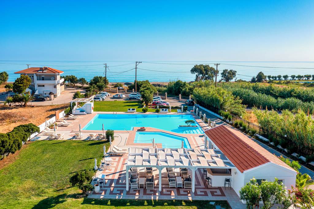 CHQ_84431_Mrs_Chryssana_Beach_Hotel_0324_04.jpg