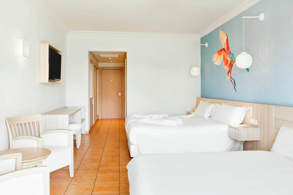 AGA_85818_Iberostar_Waves_Founty_Beach_0325_02.jpg