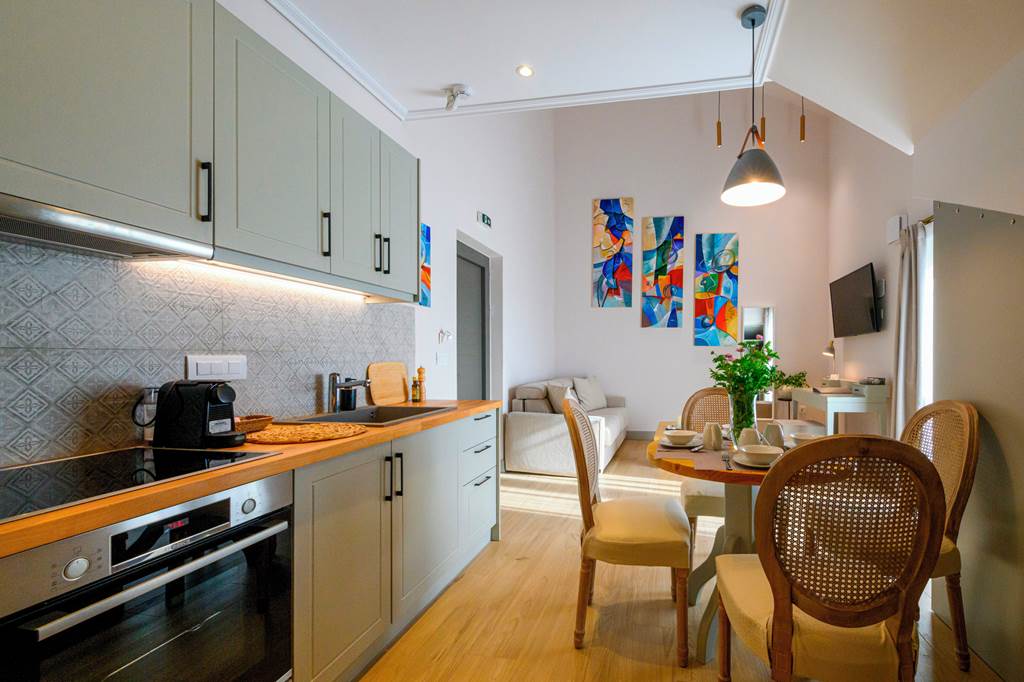 KLX_85488_Kannas_Luxury_Suites_0524_13.jpg