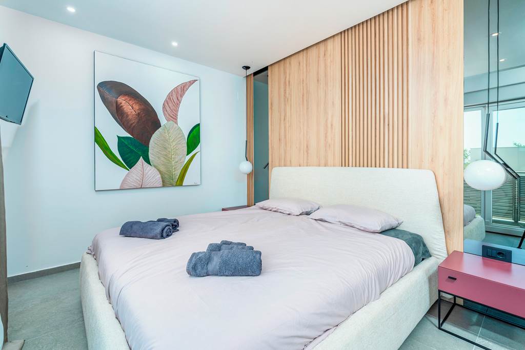 PUY_88225_Villa_Modern_Luxe_1024_02.jpg