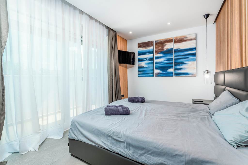 PUY_88225_Villa_Modern_Luxe_1024_04.jpg