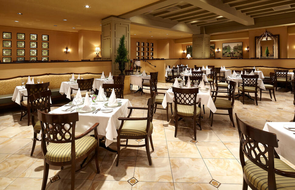 Marriott-Chateau-Champlain-1.jpg
