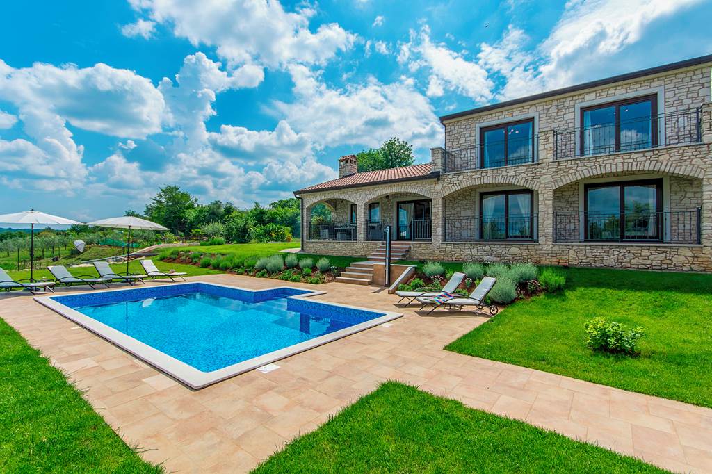 PUY_87633_Villa_Lightwood_0524_09.jpg
