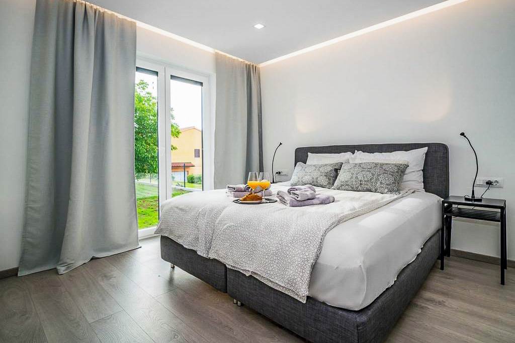PUY_86485_Villa_Lux_Ivory_1123_15.jpg