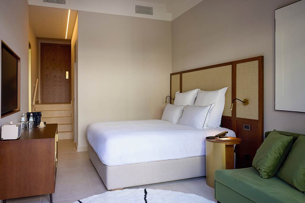 CHQ_86713_Isla_Brown_Chania_Resort_0924_02.jpg