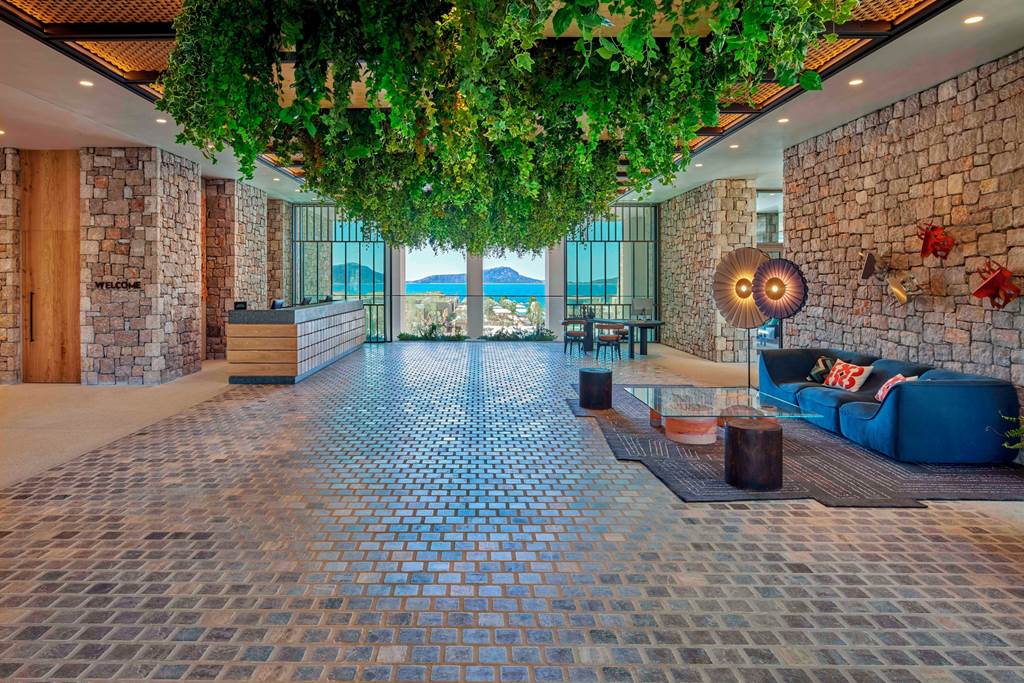 KLX_85207_W_Costa_Navarino_0323_34.jpg