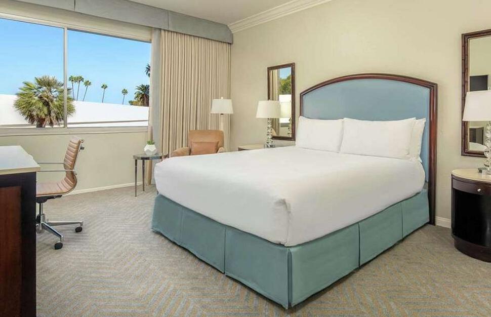 Beverly-Hilton-13.jpg
