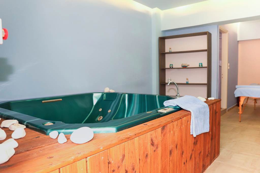HER_72747_Katrin_Suites_0823_02.jpg