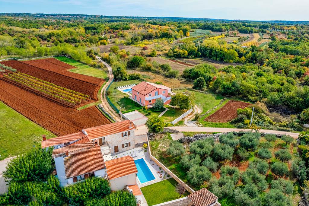 PUY_87797_Villa_Rural_Stone_lux_0724_09.jpg