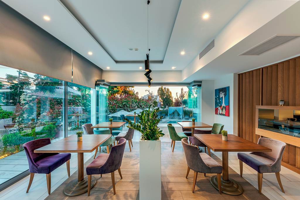 ATH_86444_Glyfada_Riviera_1023_03.jpg