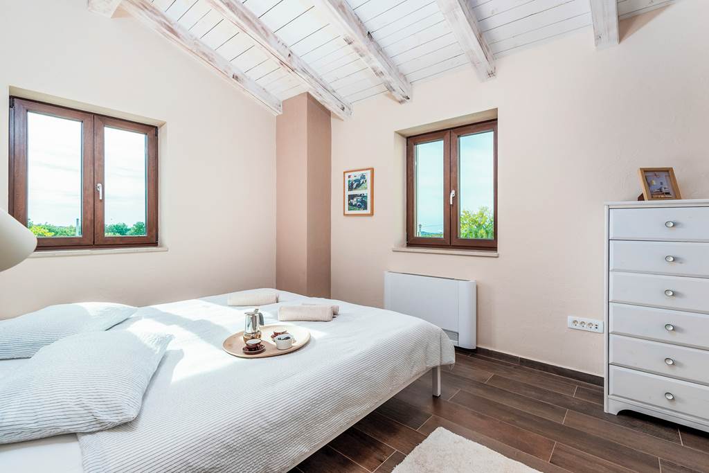 PUY_87797_Villa_Rural_Stone_lux_0724_02.jpg