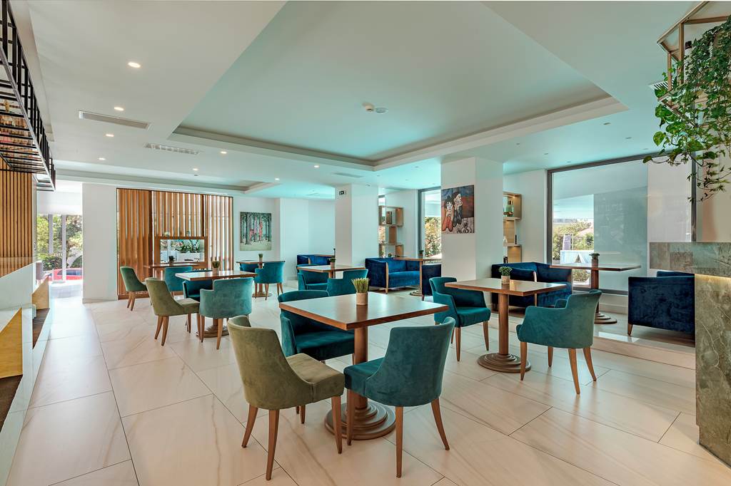 ATH_86444_Glyfada_Riviera_1023_05.jpg