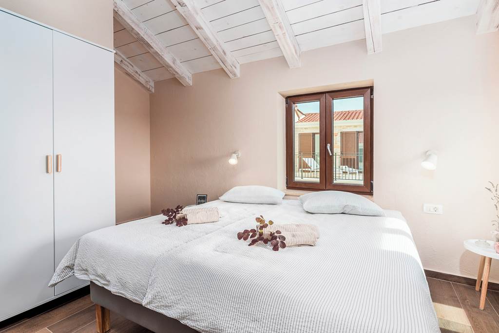 PUY_87797_Villa_Rural_Stone_lux_0724_03.jpg