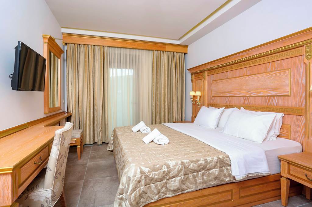 SKG_74641_Anna_Maria_Paradise_1020_01.jpg
