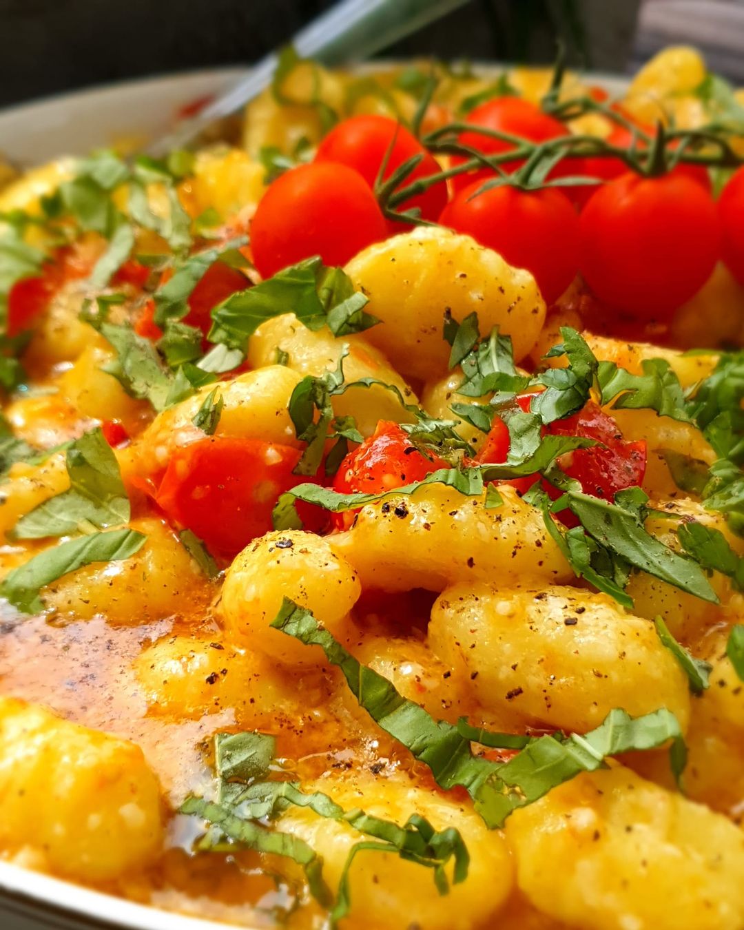 Knoblauch und Kirschtomaten Gnocchi