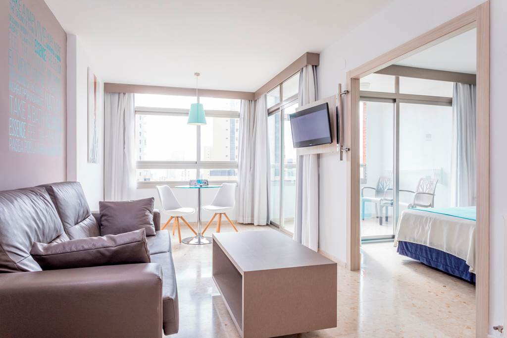 ALC_72460_Flamingo_Beach_Resort_0219_08.jpg