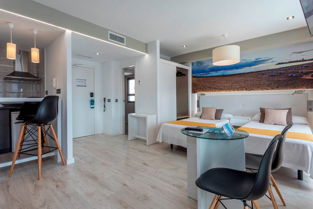 ALC_72460_Flamingo_Beach_Resort_0219_30.jpg