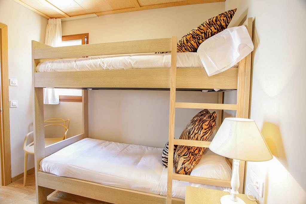 ALC_72808_Magic_Natura_Animal_Waterpark_&_Polynesian_Lodge_Resort_1124_03.jpg