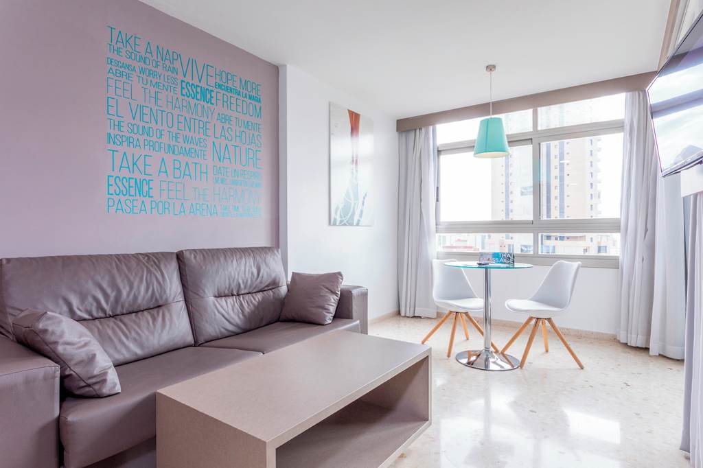 ALC_72460_Flamingo_Beach_Resort_0219_09.jpg