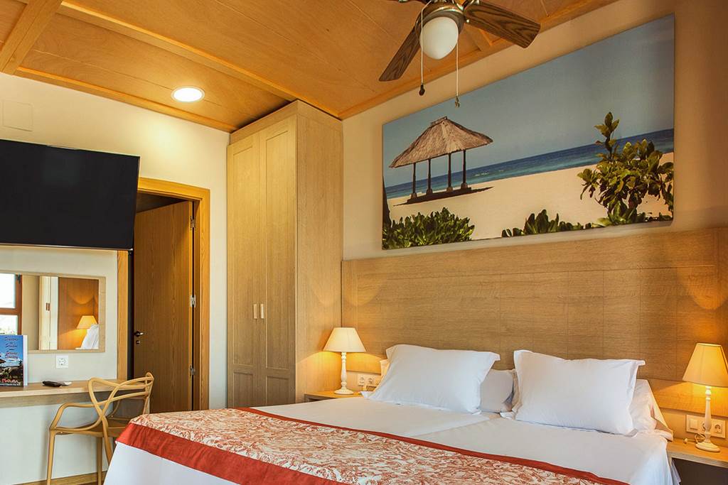 ALC_72808_Magic_Natura_Animal_Waterpark_&_Polynesian_Lodge_Resort_0524_05.jpg