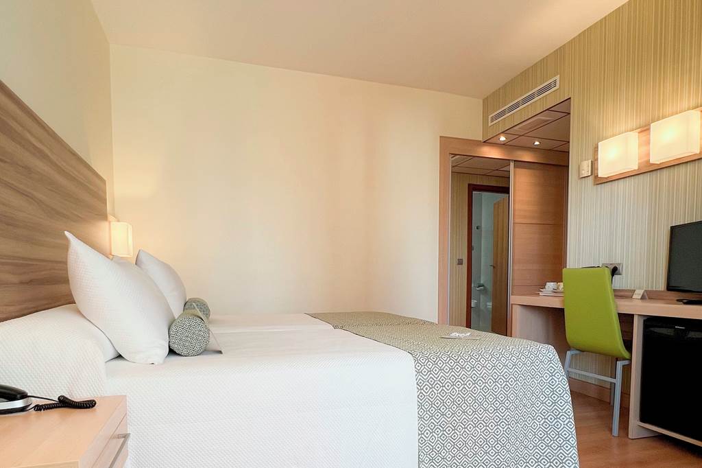 ALC_69417_Riviera_Beach_Hotel_0423_03.jpg