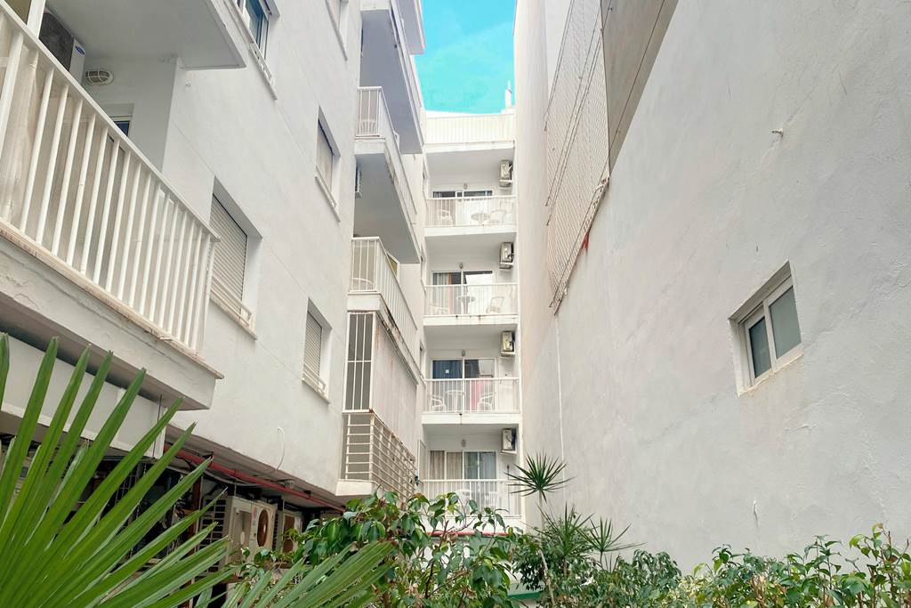 ALC_856_Avenida_Apartments_0523_01.jpg