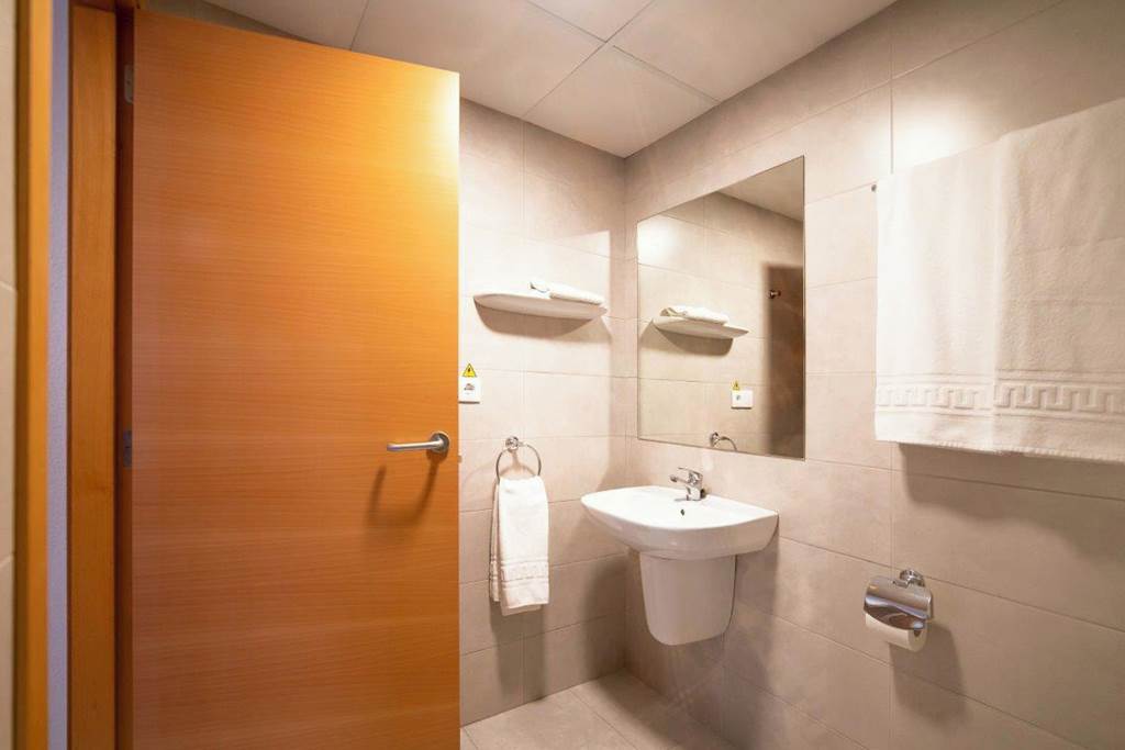 ALC_426_Vistamar_Apartments_0523_01.jpg