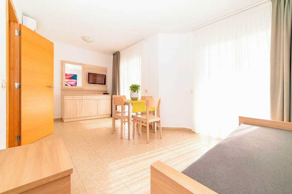 ALC_425_Playamar_Apartments_0624_05.jpg