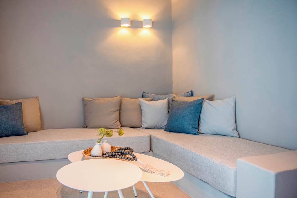 SKG_80931_White_Suites_0623_10.jpg