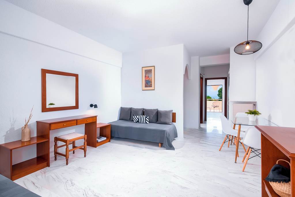 SKG_74441_Kassandra_Palace_0720_22.jpg